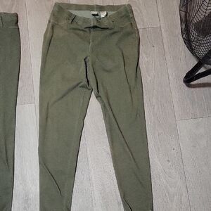 Time and Tru Green Skinny Pants